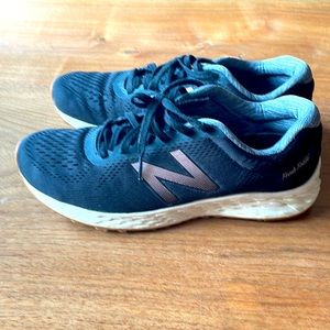 New Balance Size 8.5 Black Tennis Shoe